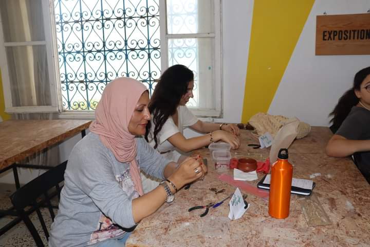 Formation en fabrication de bijoux en pierres et perles au Hub Design Nabeul Tunisie