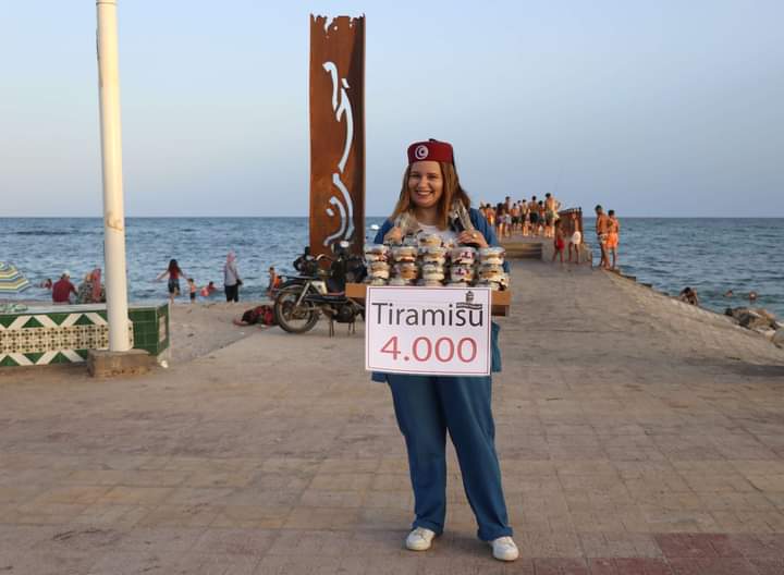 قصة نجاح شابة تجذب الزبائن بالتيراميسو وزي الدنقري التقليدي Tunisie