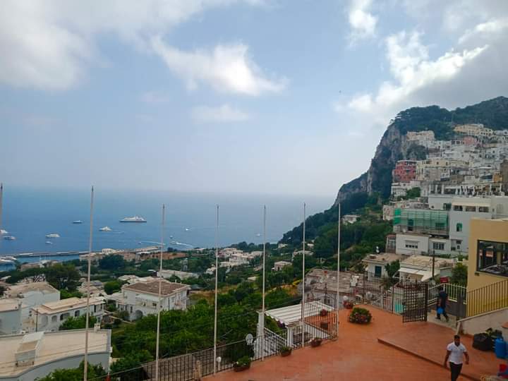 Découverte Enchantée de Capri et Sorrente : Un Voyage Inoubliable en Italie Tunisie