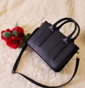 بيع بالجملة فقط السعر 12 دينار اقل كمية 48 قطعة العمل حسب الطلب لا نعمل بنضام التخزين Tunisie