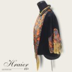 Pull velour et soie avec des pompons