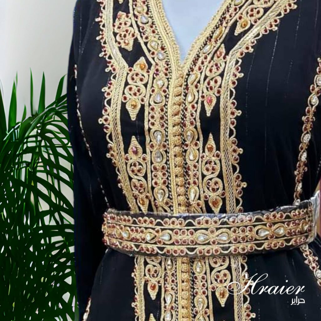 Caftan marocain noir avec broderie dorée : قفطان مغربي اسود Tunisie