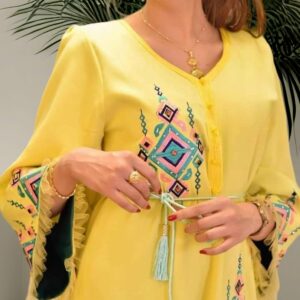 Jebba luxe traditionnelle jaune avec motif amazigh : une tenue élégante et culturelle Tunisie
