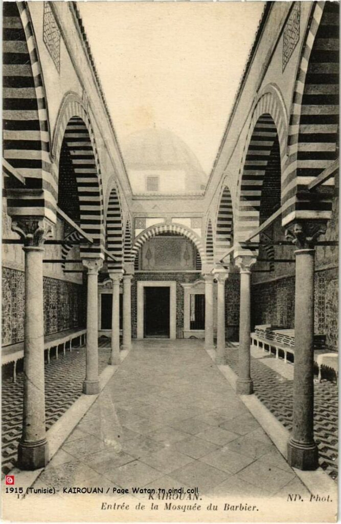 مدخل جامع الصحابي أبي زمعة البلوي في القيروان عام 1915 Tunisie