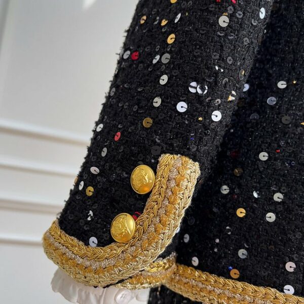 Veste Élégante à Perles Multicolores Portée par Latifa Arfaoui Tunisie