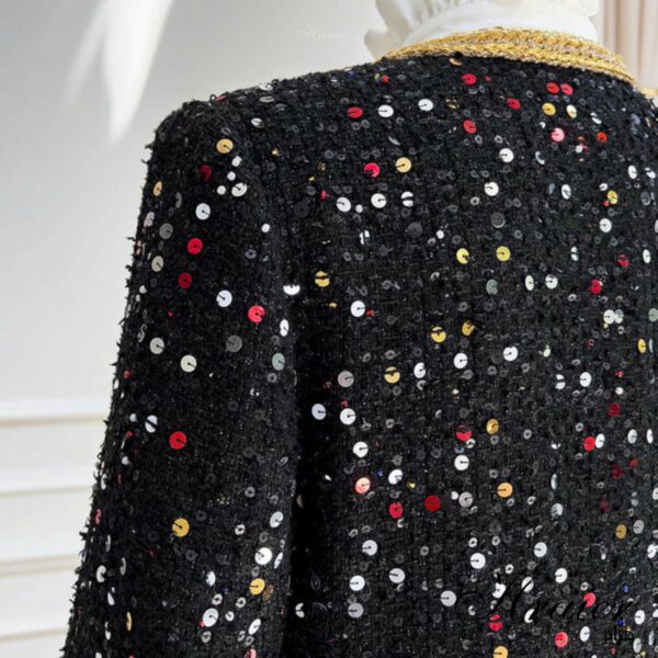 Veste Élégante à Perles Multicolores Portée par Latifa Arfaoui Tunisie