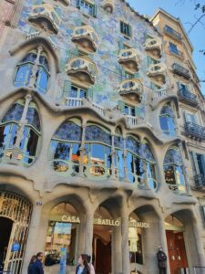 Voyage de 14 jours : Une aventure entre Barcelone et Paris Tunisie