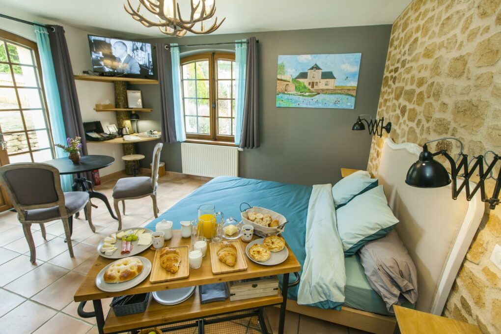 Un Petit-Déjeuner d'Exception : L'Élégance Matinale d'une Maison d'Hôte