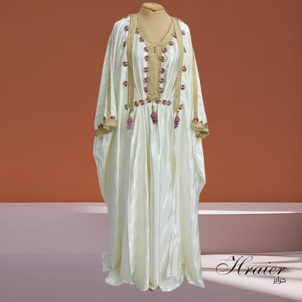 Caftan blanc en tissu sefsari style jebba. Tunisie