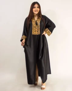 caftan brodée noire de style jebba. Tunisie