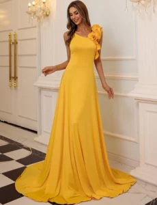 Robe jaune à volants, élégante dans sa simplicité. Tunisie