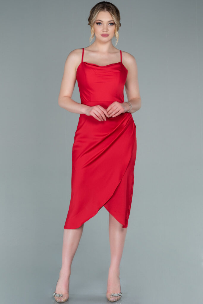 Mini robe en satin rouge. Tunisie