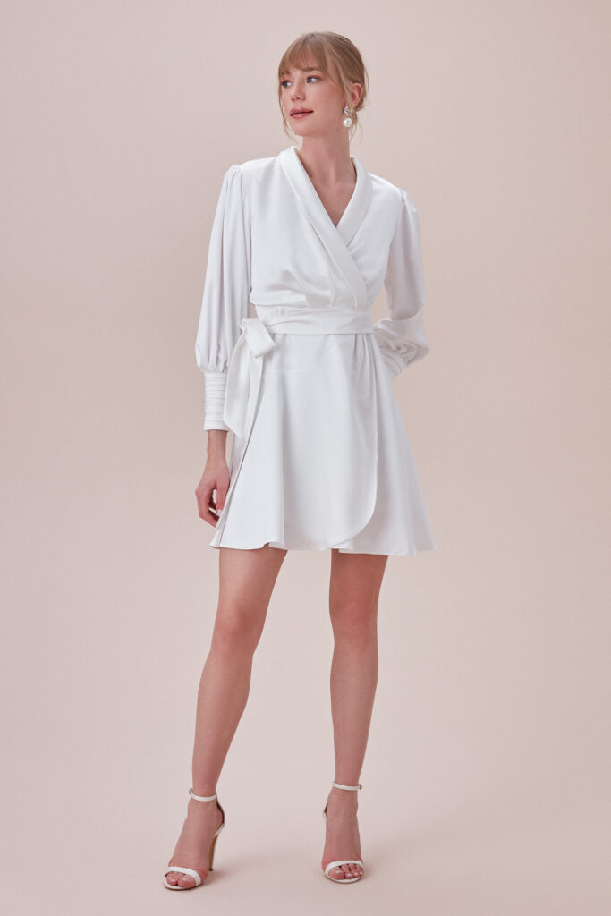 Robe de soirée en satin blanche à manches longues et col croisé Tunisie