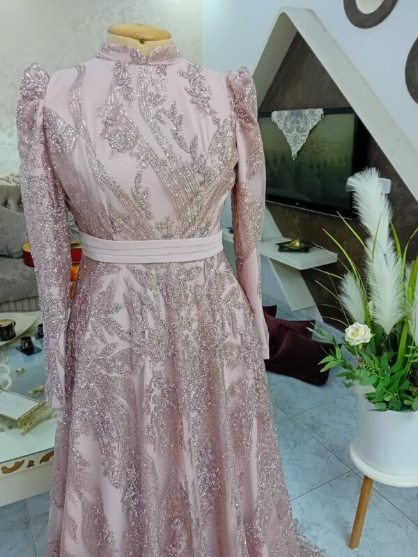 Robe en rose, modèle Rita Tunisie