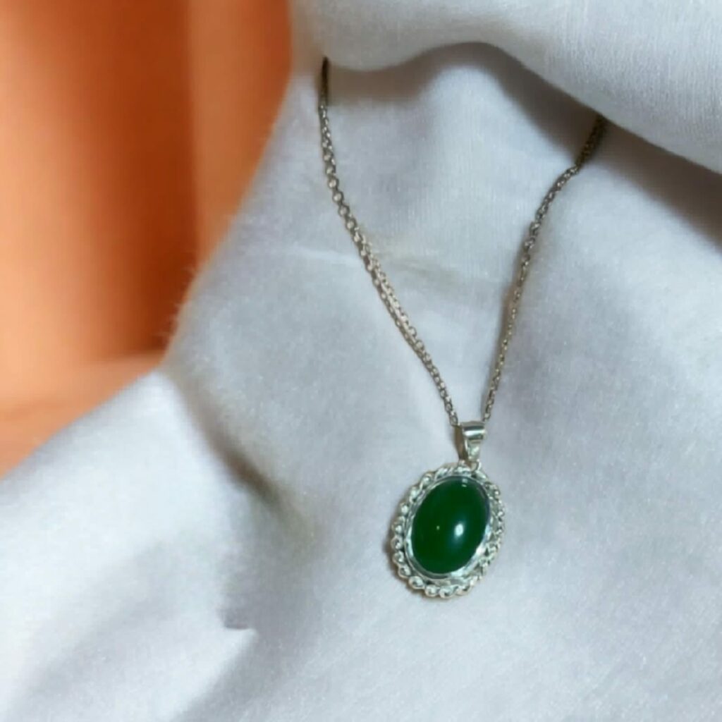 Collier Pierre dure vert