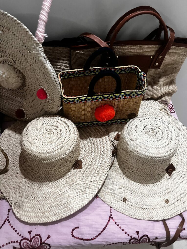 2 chapeaux artisanaux assortis pour Elle & Lui , alliant style et tradition avec une touche personnelle