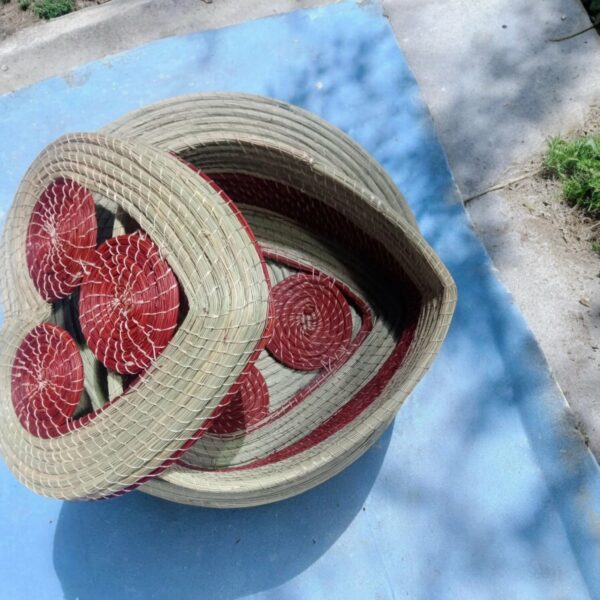 Panier cœur en paille avec sous tasse Tunisie