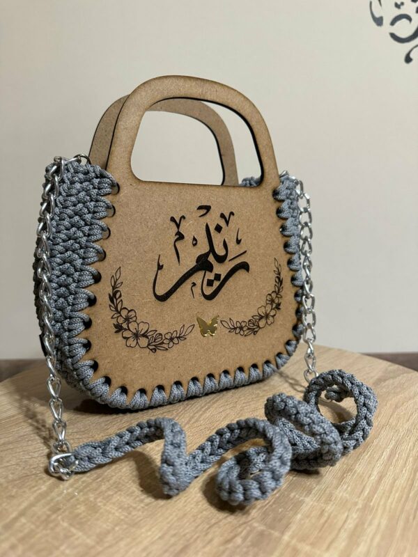 Sac à main crocheté de teinte sobre signé Sola. Tunisie