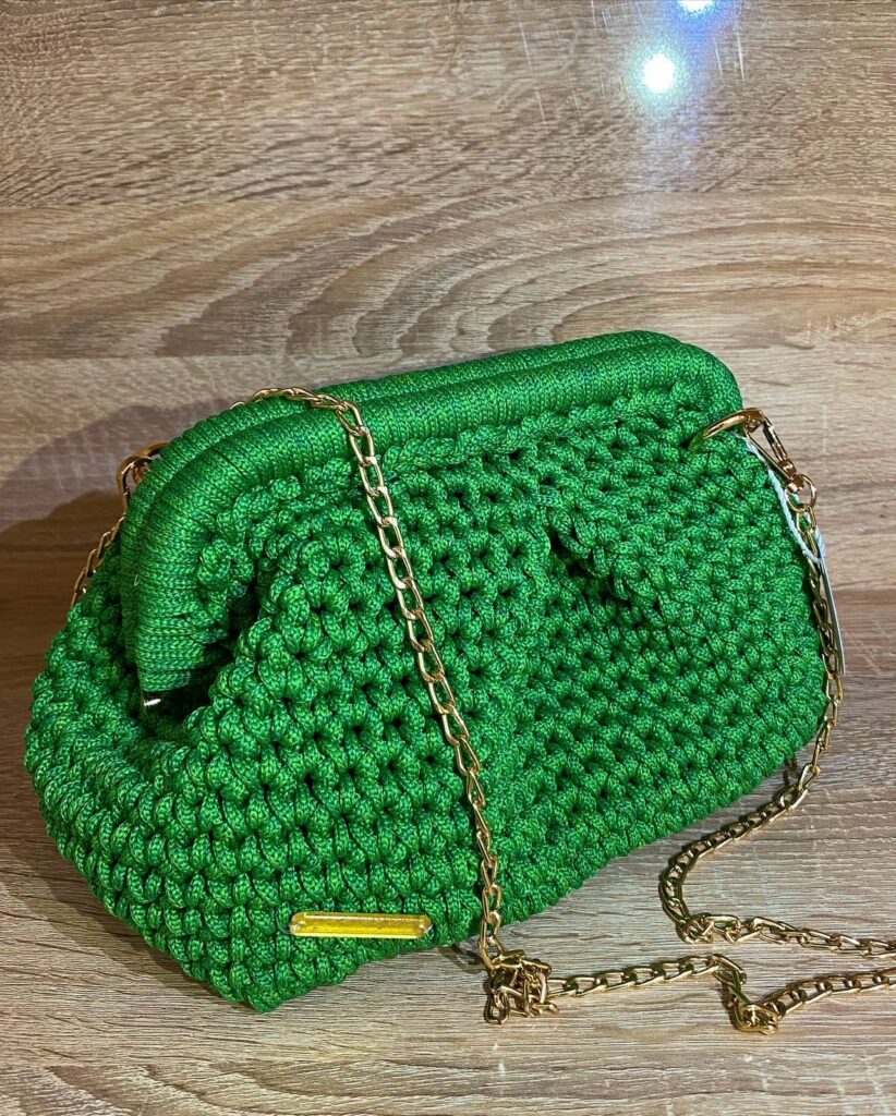 Clutch en crochet fait main, couleur vert par Sola Tunisie