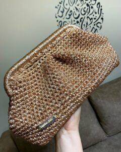 Pochette crochetée à la main, couleur scintillante, par Sola Tunisie