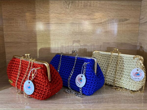 Pochette faite main en crochet avec fermoir en acier inoxydable par Sola Tunisie