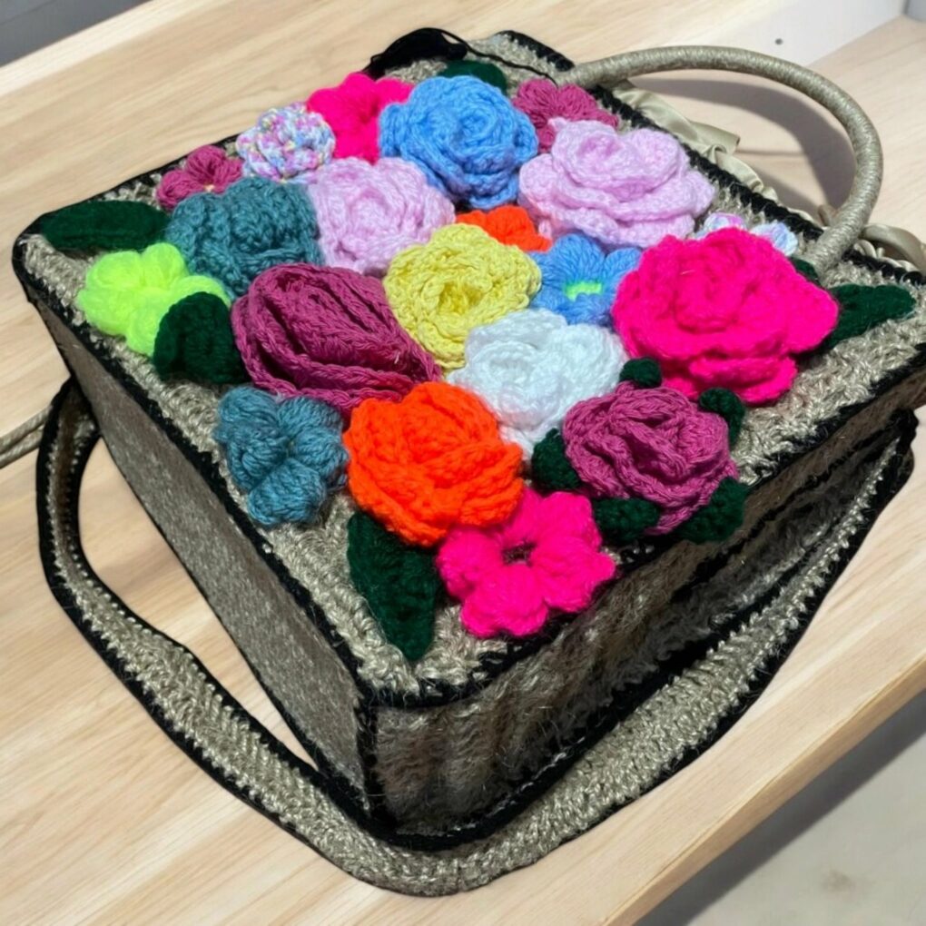 Sac en fil de jute avec des fleures en crochet Tunisie