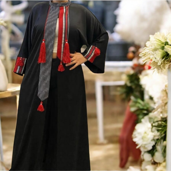 Abaya satin avec hrem jerbi /pompon fait main Tunisie