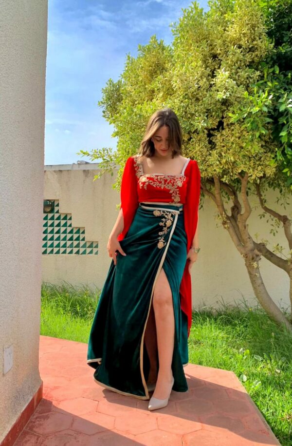 Tenue traditionnelle en velours de soie (tabdila) Tunisie