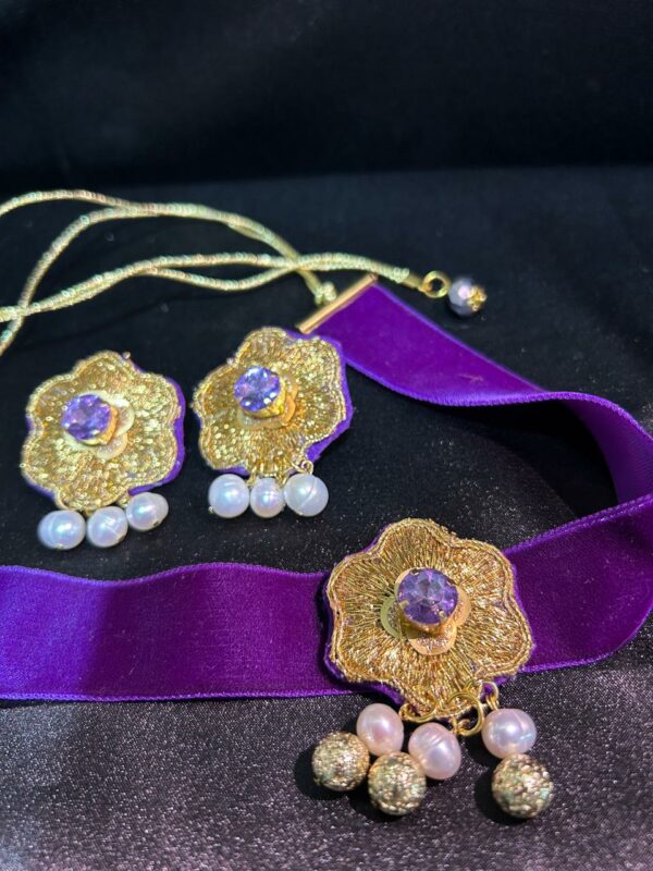 Collier brodé avec des boucles d'oreilles Tunisie