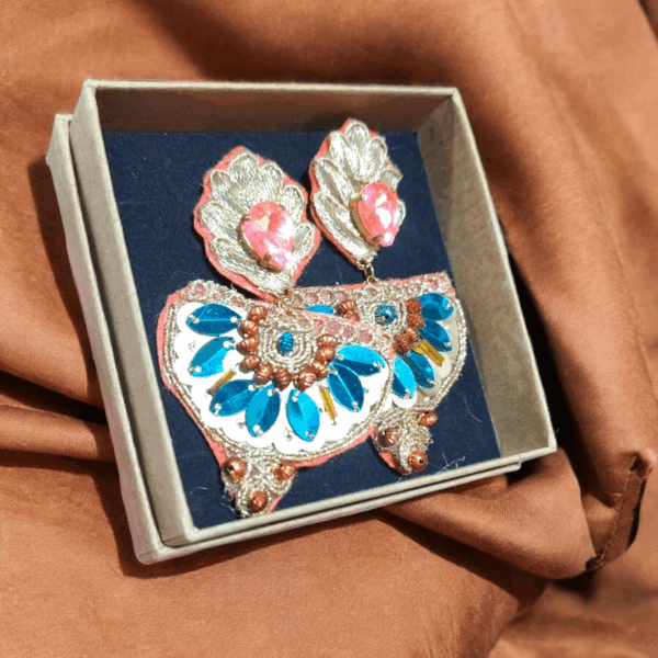 Boucles d’oreilles avec motif brodé à la main Tunisie