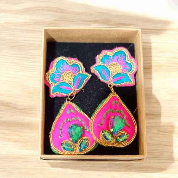 Boucles d’oreilles avec motif brodé à la main Tunisie