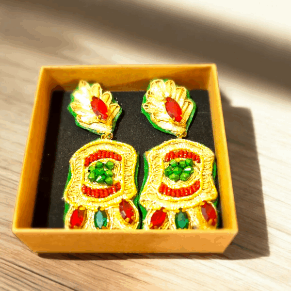 Boucles d’oreilles avec motif brodé à la main Tunisie