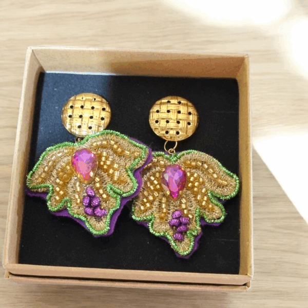 Boucles d’oreilles avec motif brodé à la main Tunisie