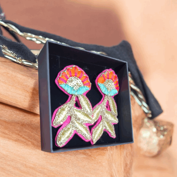 Boucles d’oreilles avec motif brodé à la main Tunisie