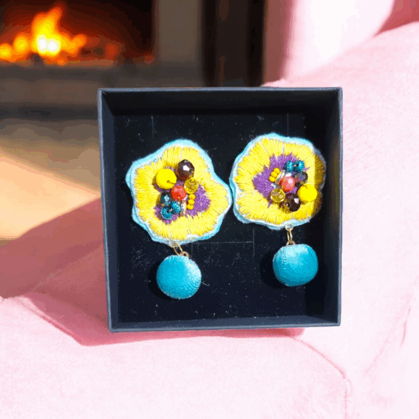 Boucles d’oreilles avec motif brodé à la main Tunisie