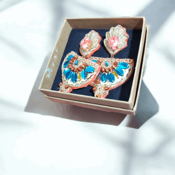 Boucles d’oreilles avec motif brodé à la main Tunisie