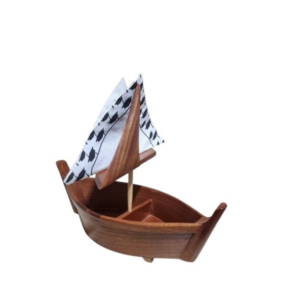 Porte-serviette en bois forme bateau artisanal Tunisie