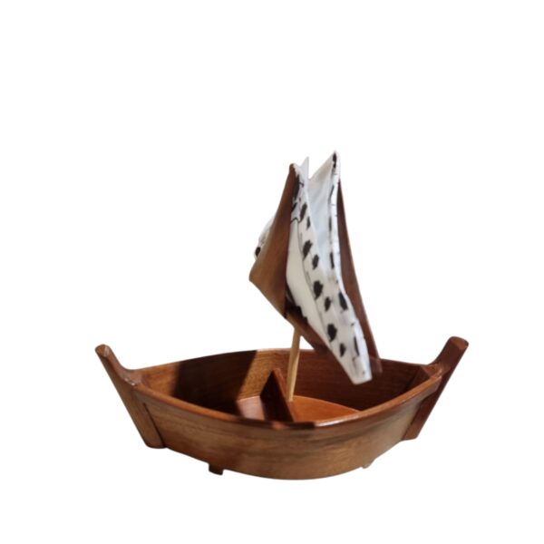 Porte-serviette en bois forme bateau artisanal Tunisie