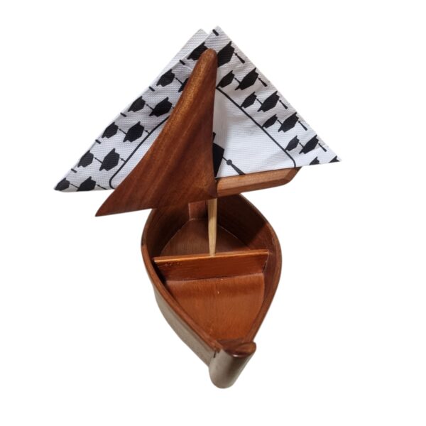 Porte-serviette en bois forme bateau artisanal Tunisie