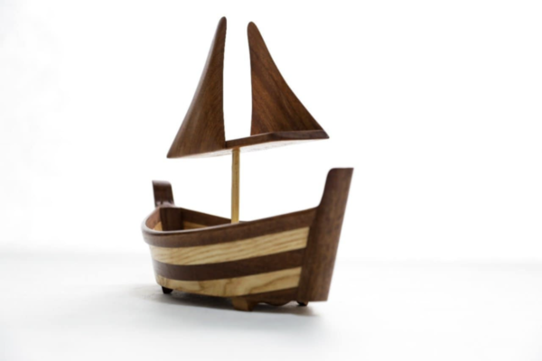 Presentoir en forme d’un bateau en bois S Tunisie