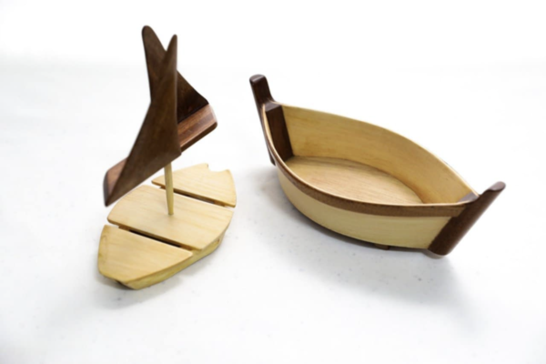 Presentoir en forme d’un bateau en bois S Tunisie