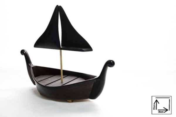 Presentoir en forme d’un bateau en bois M Tunisie