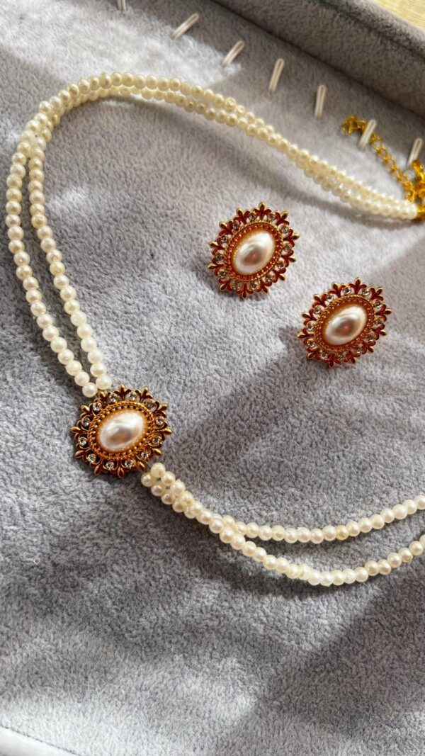 Parure composée d’un collier double rang de petites perles Tunisie