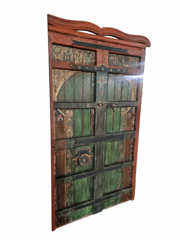 Fenêtre antique restauré pour décoration intérieur avec porte Tunisie