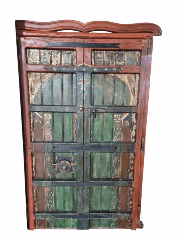 Fenêtre antique restauré pour décoration intérieur avec porte Tunisie