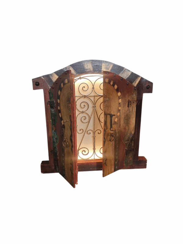 Fenêtre antique restauré pour décoration intérieur avec porte Tunisie