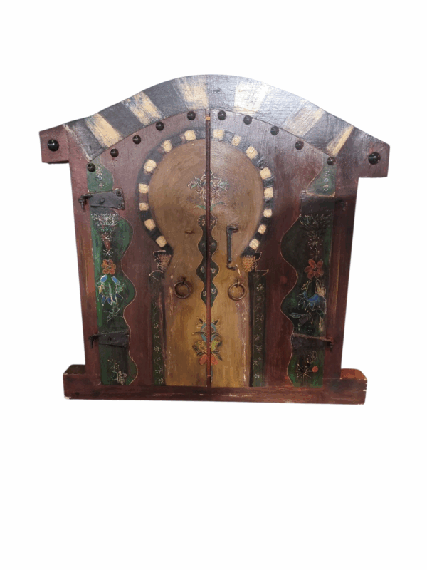 Fenêtre antique restauré pour décoration intérieur avec porte Tunisie