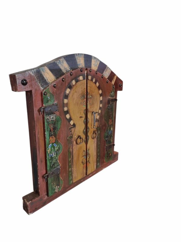 Fenêtre antique restauré pour décoration intérieur avec porte Tunisie