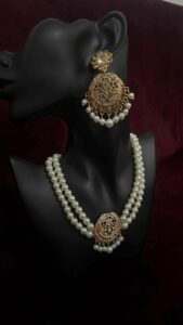 Collier à double rang de perles Tunisie