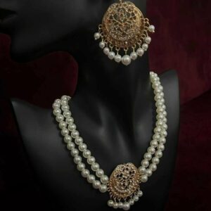 Collier à double rang de perles Tunisie